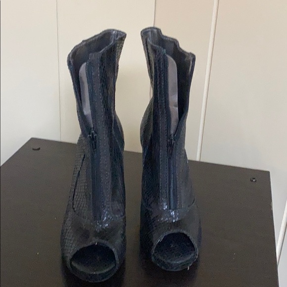 Black Leather Booties, size US:6,5 EU:37 - Picture 4 of 6